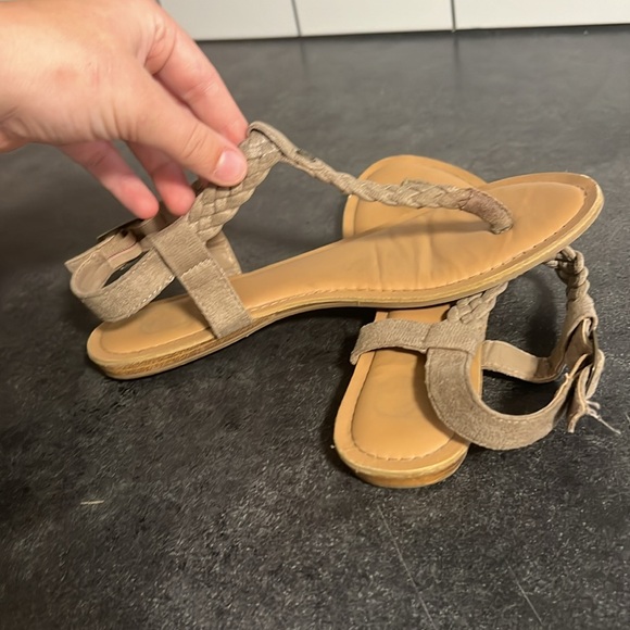 Sandles - Picture 3 of 3